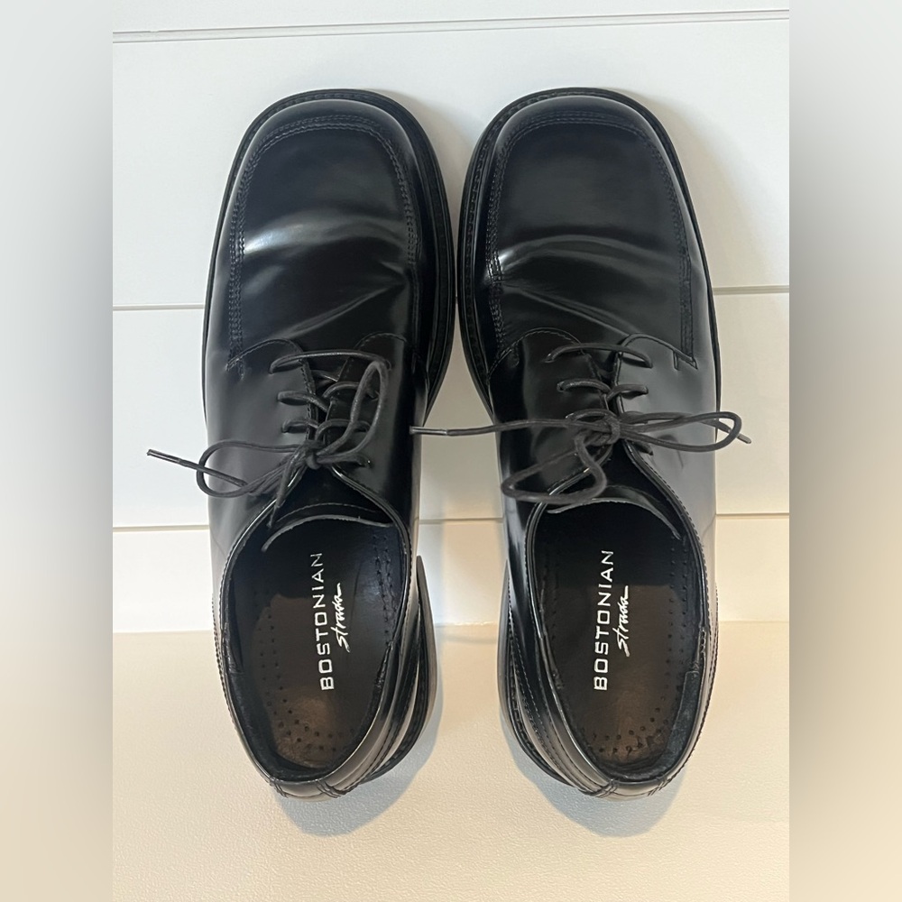 Bostonian Men's Classic Black Oxfords